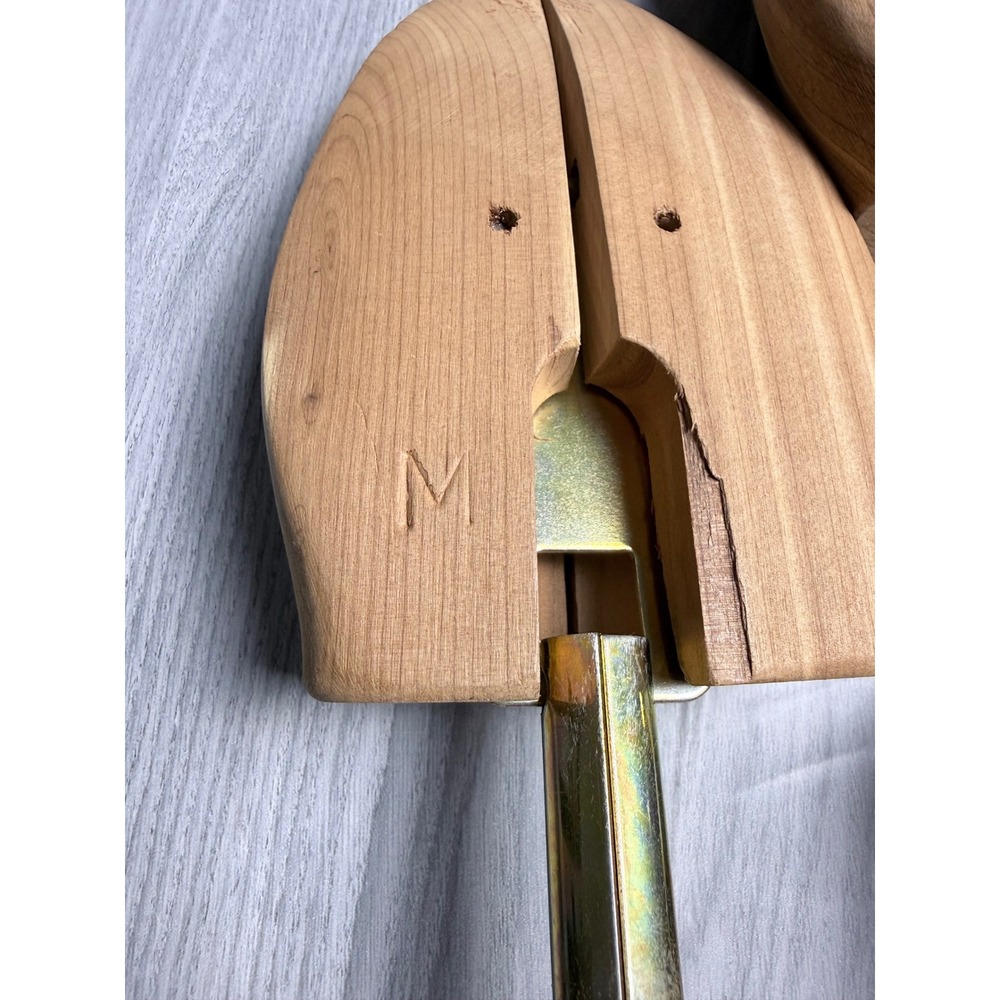 Dillards Cedar Shoe Trees Rochester Shoe Tree Co Split Toe Wood Mens Medium M - Picture 3 of 4